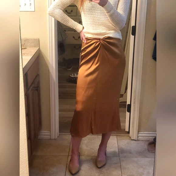 Reformation NWT Ember skirt in butterscoth 100% silk size 2 - Picture 2 of 8